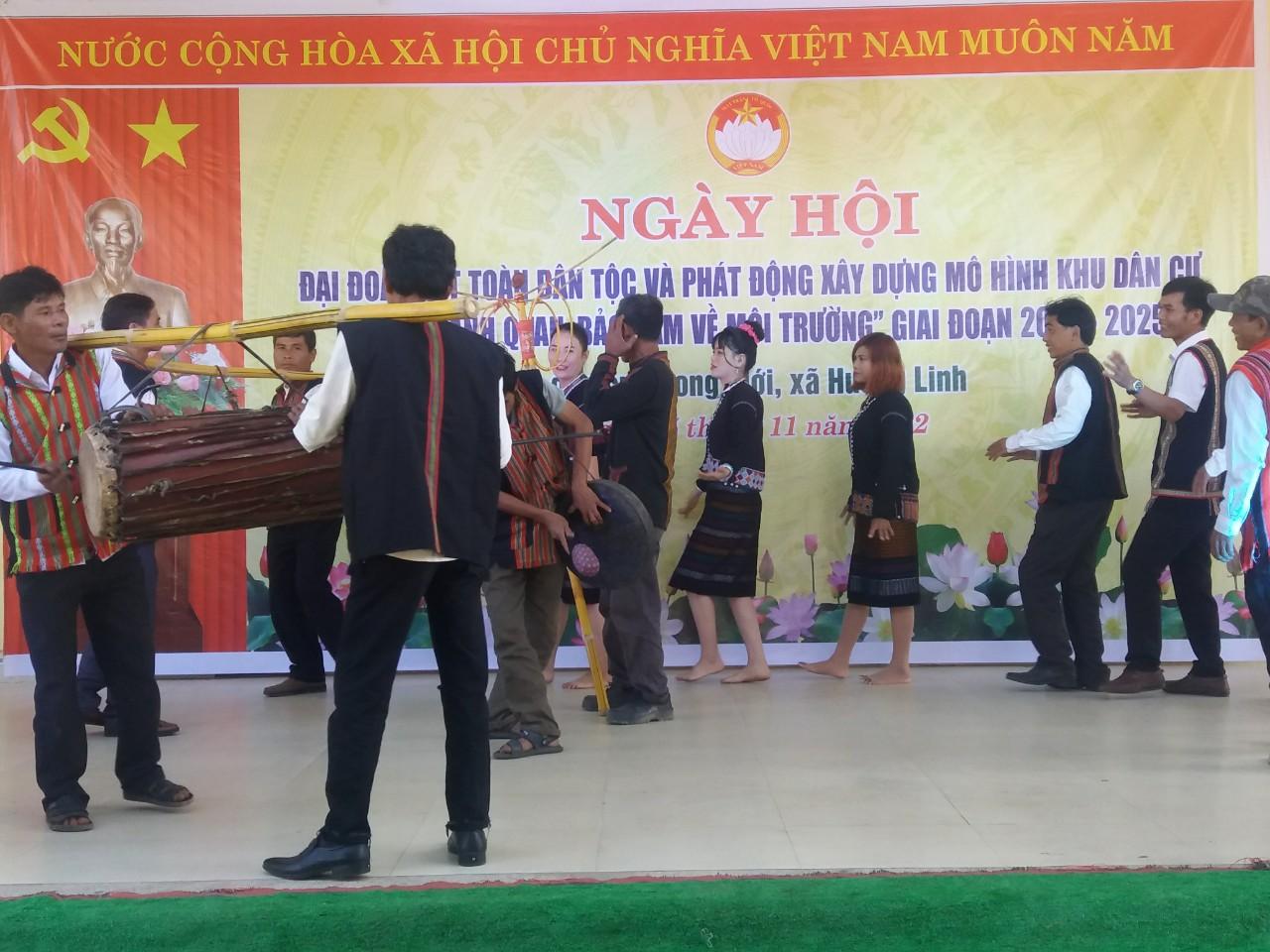 Thôn Hoong Mới, xã Hướng Linh tổ chức Ngày hội Đại đoàn kết toàn dân tộc năm 2022 và phát động xây...